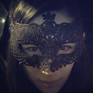 Meet your Posher, Crystal